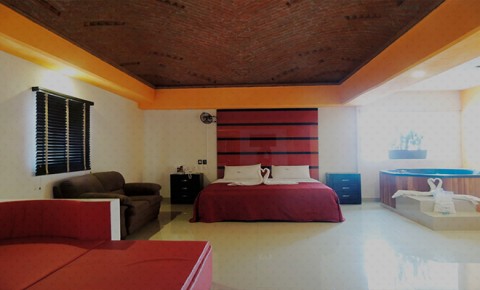 Love Hotel Quinta Tlalpan, la habitación cuenta con check out al día siguiente.