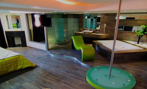 Love hotel San Remo, la estancia de esta habitación es de 12 horas.