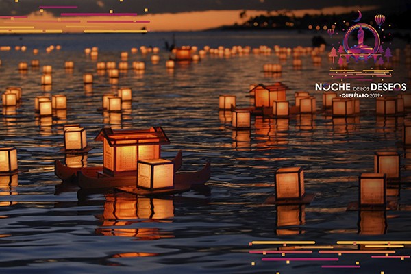 Las linternas flotantes te hipnotizarán con su belleza en la Noche de los Deseos.