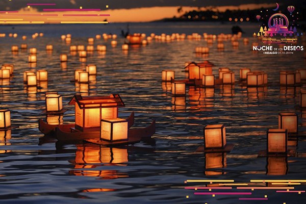 Las linternas flotantes te hipnotizarán con su belleza en la Noche de los Deseos.
