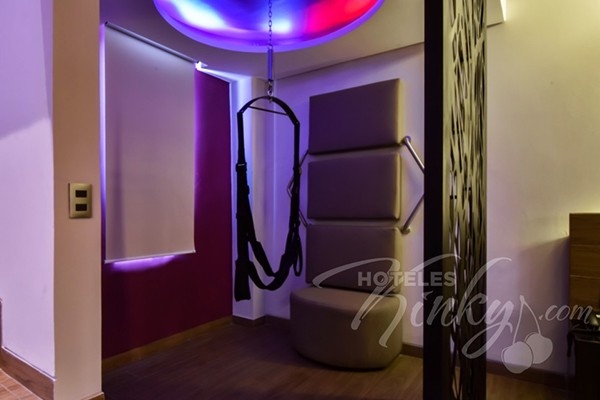 La Sky Dome Columpio Fetish cuesta $650 MXN por 6 horas, cualquier día de la semana.