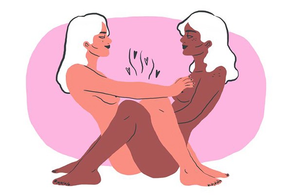 Toca las zonas erógenas de tu pareja con tus manos y disfruta al máximo.