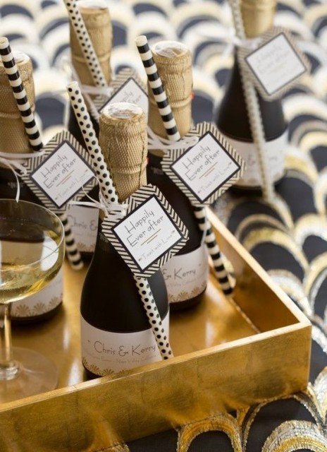 Personaliza las botellas con una etiqueta para darle un toque más original. champaña