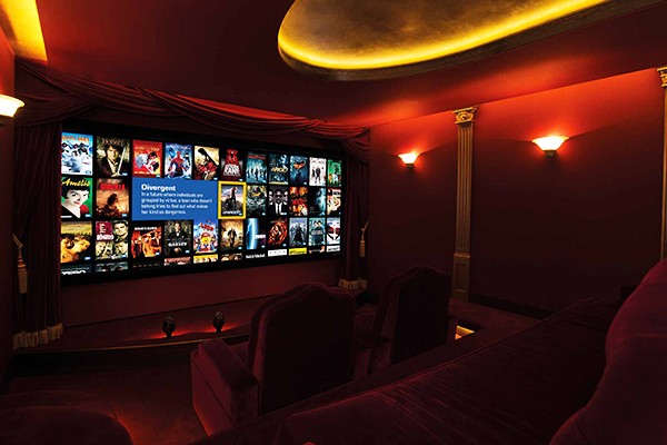 Cualquier sala de cine que adaptes en tu casa con una televisión moderna puede funcionar.