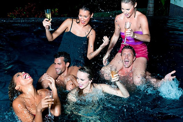 No te limites y ve a descubrir todo el placer que te ofrece una estancia en Why Not? Hotel.