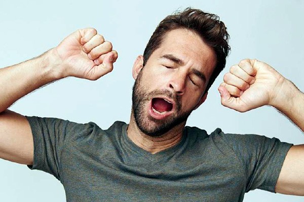 Un gran bostezo puede causar un temblor debajo.