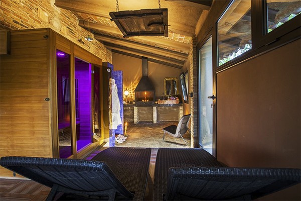 Visita el Sauna Infrarrojo de Mil Estrelles con tu pareja y entren en calor juntos.