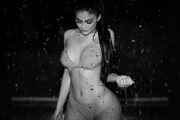 Una mirada sensual, un cuerpazo y mucha actitud, la combinación perfecta.