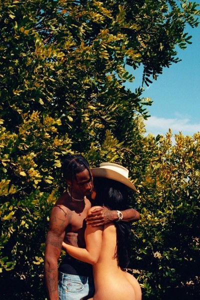 Esta es la sensual foto que Kylie Jenner subiò a su Instagram al lado de Travis Scott.