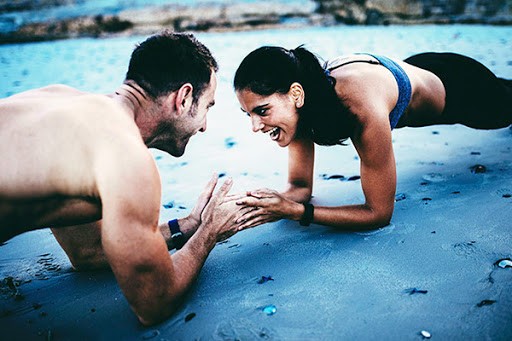 Cuenta con más de 1000 variaciones de entrenamientos.
