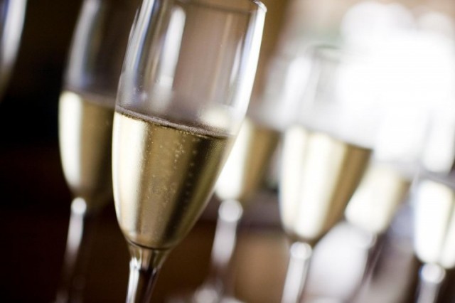 Cuerpo delgado, fondo pequeño y alto, son perfectas para el champagne. champagne