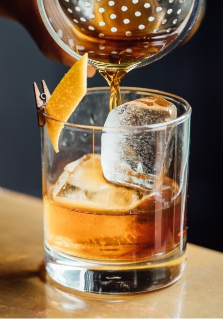 Este tipo de vaso es corto y ancho, perfecto para bebidas en las rocas. old-fashioned