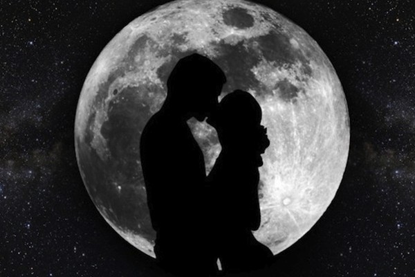 La superluna de nieve es un gran evento para compartir y reconectar con tu pareja.
