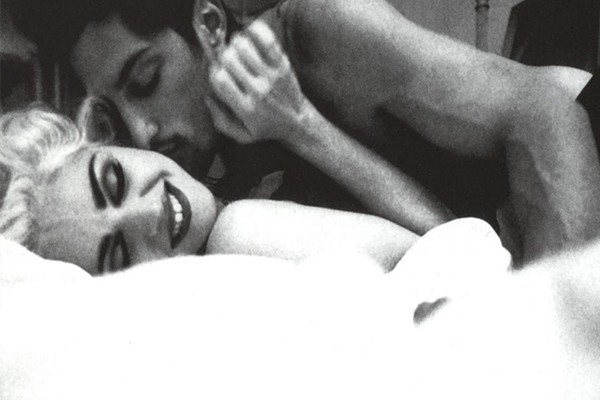 Madonna y su entonces pareja, el actor y modelo Tony Ward.