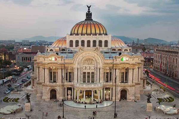 El palacio de Bellas Artes fue construído por Porfirio Díaz.