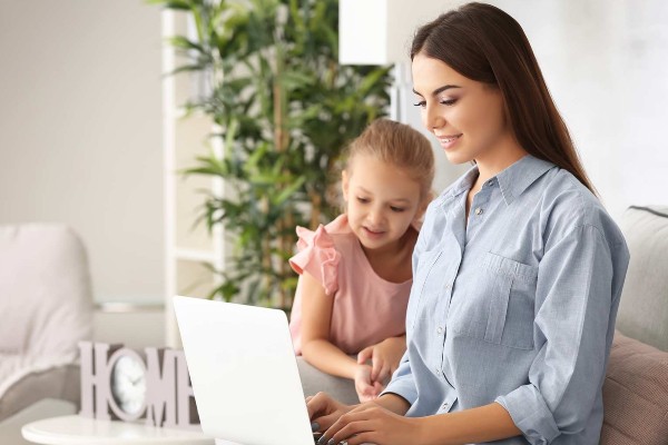 Habrá tips para mamás Kinky que están haciendo home office.