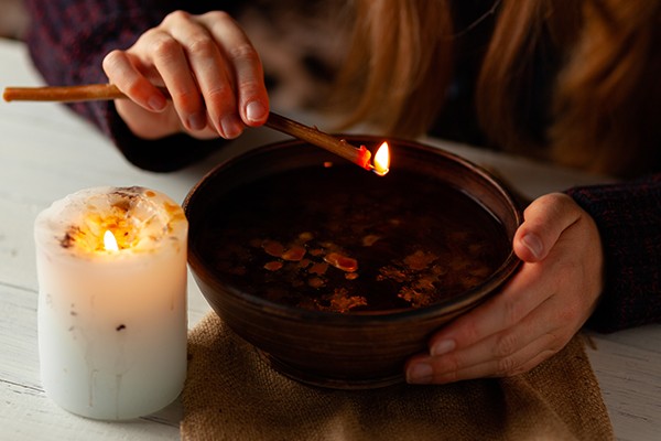 Prepara tus elementos con anticipación para que no te falte nada a la hora que elijas para tu ritual.