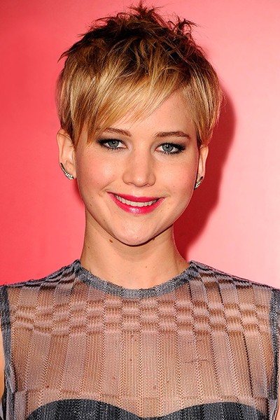 Prueba este corte como Jennifer Lawrence si tienes rostro en forma de corazón.