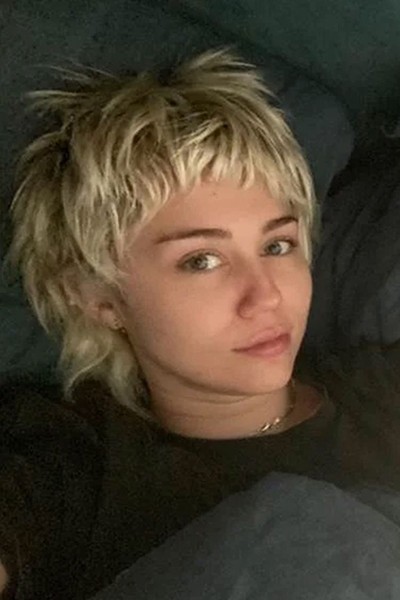 Miley compartió su nuevo look en Instagram.
