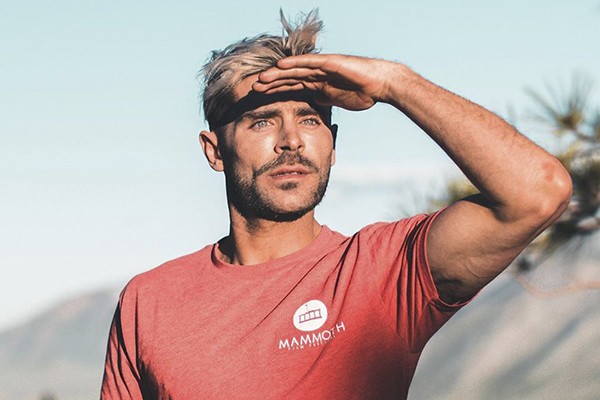 Zac Efron opta por un estilo naive.