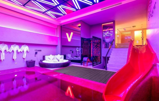 La Pool Villa del V Boutique, excelente opción para una fiesta Kinky.