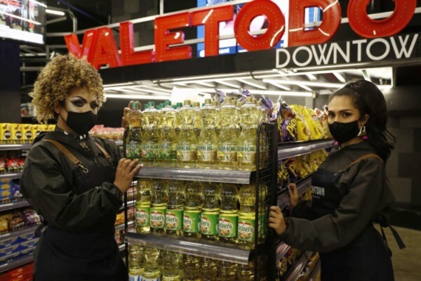 Los clientes serán atendidos por las drag queens que forman parte del crew.