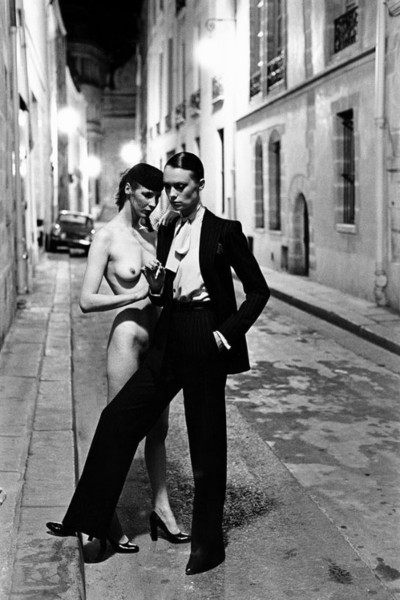 La icónica foto para Yves Saint-Laurent. Fotografía de Helmut Newton