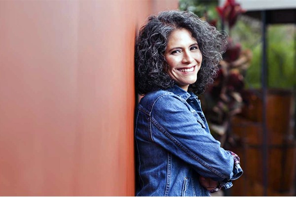 Una mujer orgullosamente peruana que forma parte de la comunidad LGBT.