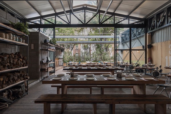 En Campobaja un estilo sencillo y rústico se fusiona con la mejor cocina del mar. Restaurantes en la Roma: CampoBaja