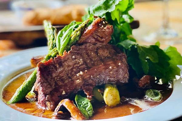 Especial del Chef: Picaña en salsa de pimienta + verdes y espárragos.