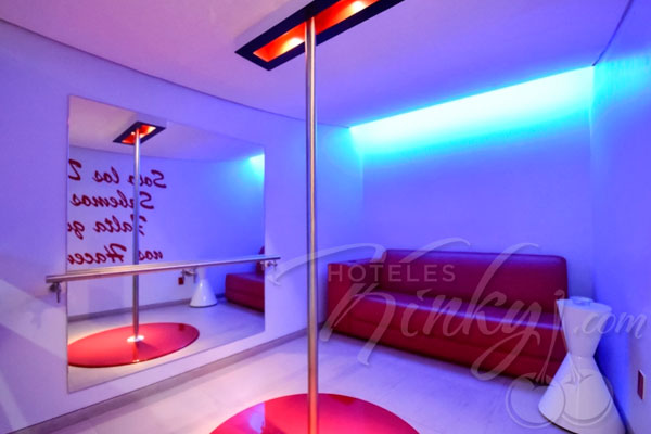 No olvides preguntar por los paquetes eróticos que tienen disponibles en recepción, los hay para los románticos, para ocasiones especiales o para que te sientas sexy. moteles en zona norte cdmx