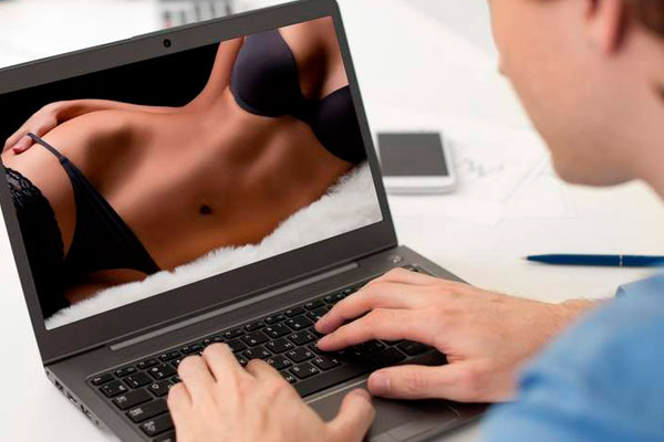 Para ellos, ver porno no sólo es parte de su repertorio erótico, es parte de su educación