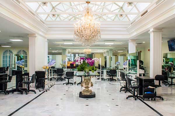 Agendar una cita en este salón es garantía para obtener el look perfecto.