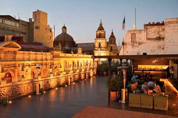 Esta terraza también se conecta con la Pool Terrace en la cual puedes nadar y disfrutar buenos cócteles.