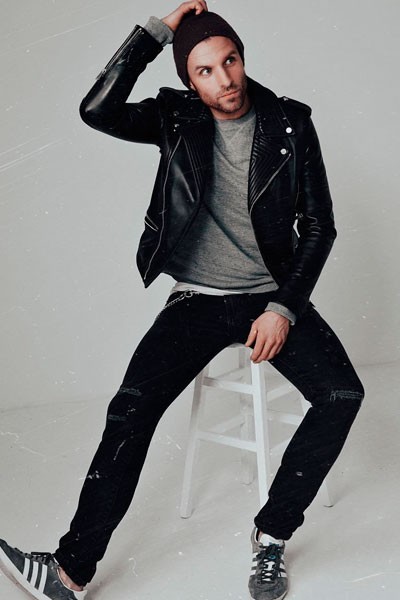 Asegúrate de que el gorro combine con el resto de tu outfit y úsalo para resaltar el arco de tu cara.