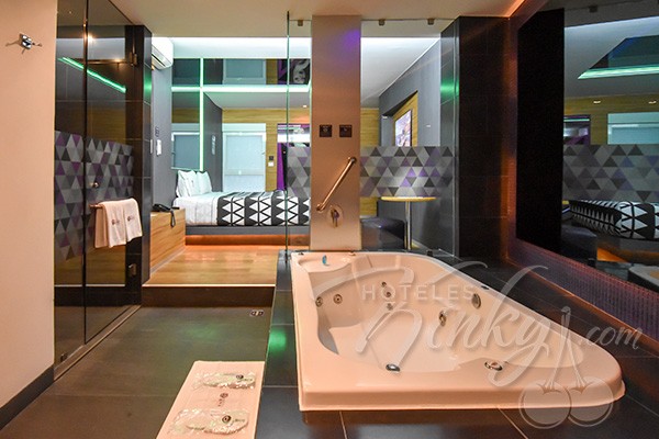 ¡Consiéntete en el Jacuzzi!