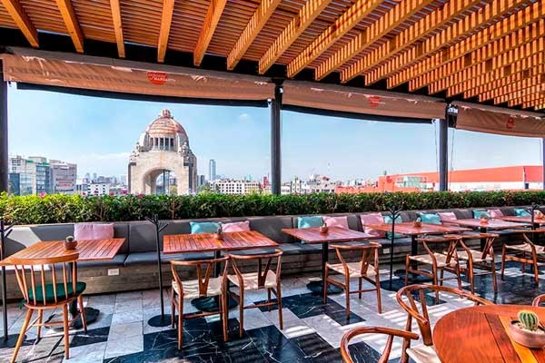 Disfruta de unos deliciosos mariscos en el corazón de la ciudad.