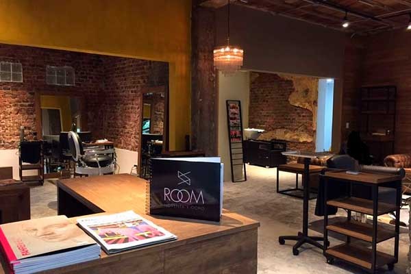 Desde los pies a la cabeza, este salón resulta ideal para consentirte con un día dedicado a la belleza.