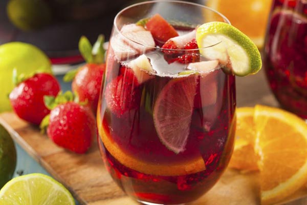 Disfruta de una copa de clericot en compañía de tu amorcito. ¡Cheers!
