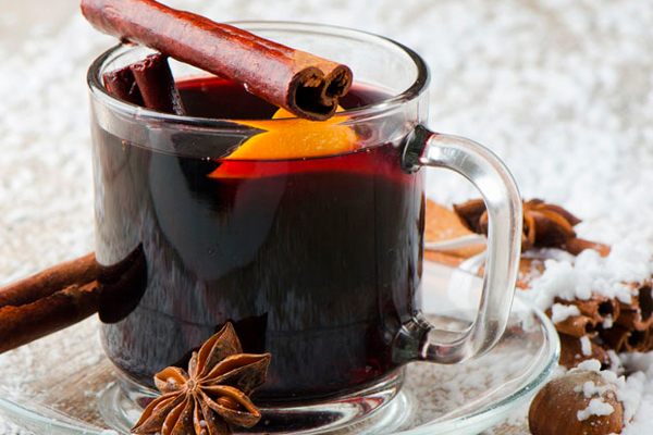 Atrévete a probar el vino caliente y agrégale toques de sabor que seduzcan por completo a tus sentidos.