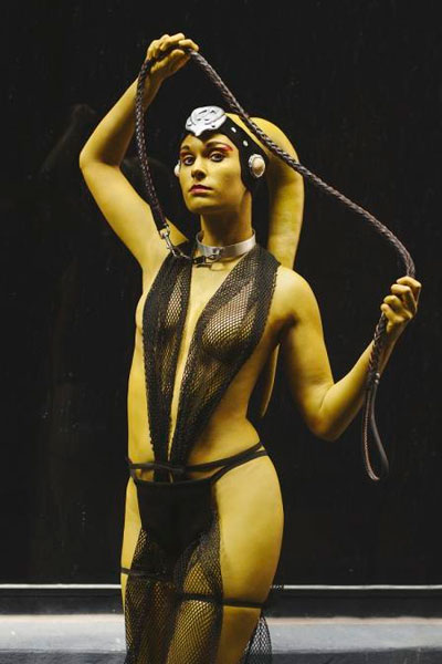 Cosplay a detalle de Oola, la sexy bailarina twi'lek.