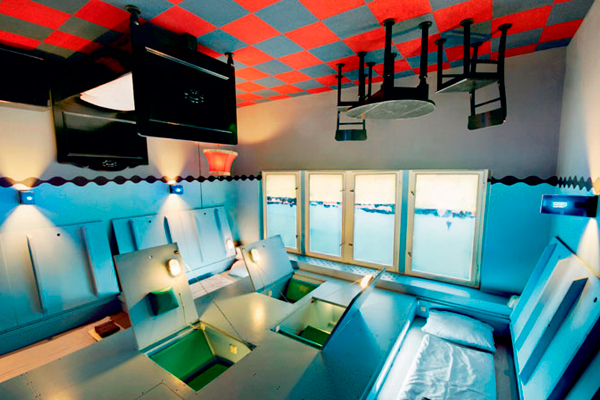¿Te animas a dormir en una cama dentro del techo de la habitación?