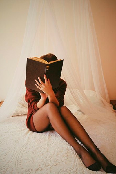 Explota al máximo tu creatividad y pon a volar tu imaginación con una lectura o película erótica.