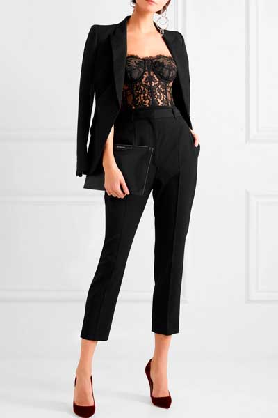 Outfit para asistir a una presentación o junta de trabajo.