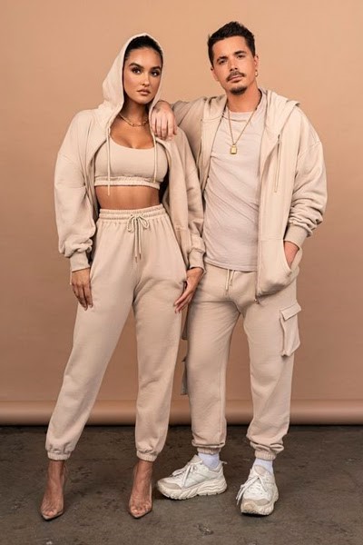Compra tu pants favorito y regálale uno igual o similar a tu pareja.