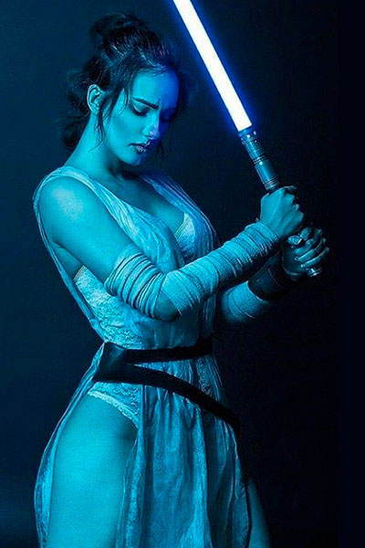 Cosplay basado en la sensual guerrera Rey.