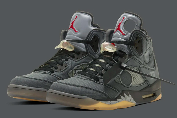 Gracias a la amplia popularidad de su diseño estos sneakers cuentan con una lista de espera para su compra.