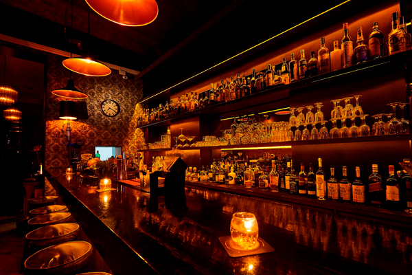 Bar secreto en la colonia Roma donde podrás disfrutar de un trago rodeado de un ambiente bohemio y música Jazz.