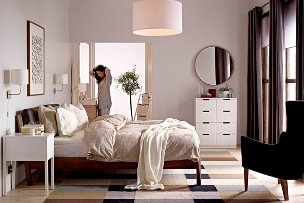 Toma en cuenta que el desorden puede abrumarte y quitarle la belleza a tu habitación.