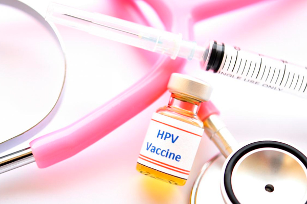 La vacuna y el uso del condón son las mejores opciones para prevenir el VPH.